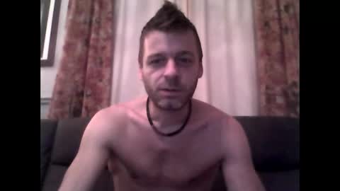 Snapshot of maxthewolf chatting on October 19, 2025, 10:38 am MaxTheWolf online show from October 19, 2025, 10:38 am