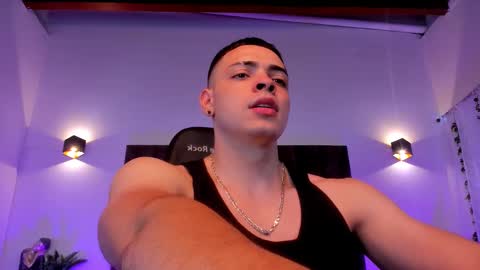 MAX online show from February 2, 2025, 11:11 pm