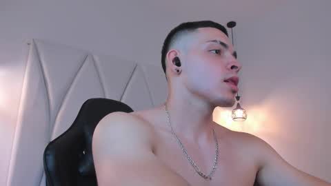 MAX online show from February 26, 2025, 3:21 am