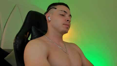 MAX online show from March 6, 2025, 10:47 pm