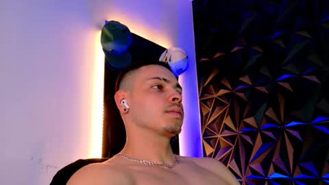 MAX online show from October 19, 2025, 1:06 am