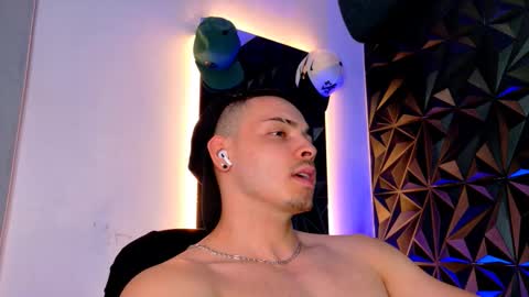 MAX online show from October 29, 2025, 4:04 am