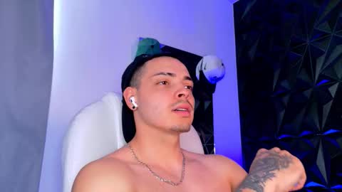 MAX online show from December 13, 2025, 7:53 pm