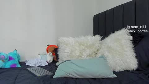 Snapshot of maxx_cortes chatting on February 2, 2025, 7:14 pm maxx_cortes online show from February 2, 2025, 7:14 pm