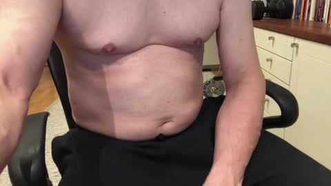 Snapshot of maxx_martin chatting on February 21, 2025, 5:46 am Max online show from February 21, 2025, 5:46 am