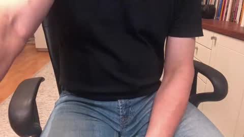 Max online show from October 23, 2025, 6:23 am