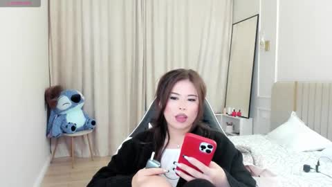 Mia online show from September 14, 2025, 4:11 am