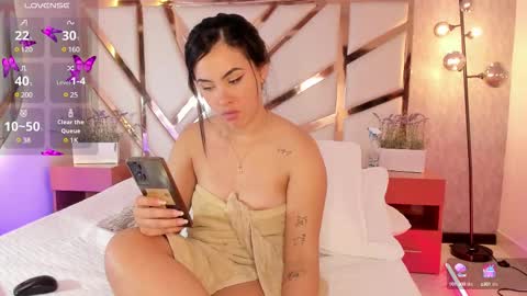 Snapshot of maya_blue_ chatting on February 10, 2025, 9:36 am Maya online show from February 10, 2025, 9:36 am