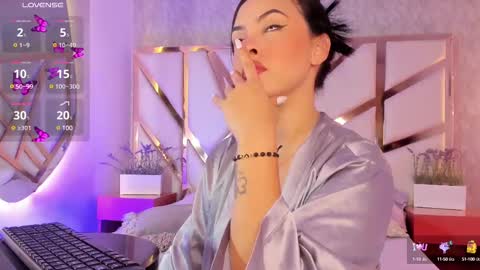 Snapshot of maya_blue_ chatting on February 11, 2025, 6:51 am Maya online show from February 11, 2025, 6:51 am