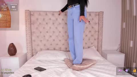 Snapshot of maya_blue_ chatting on October 21, 2025, 4:13 am Maya online show from October 21, 2025, 4:13 am