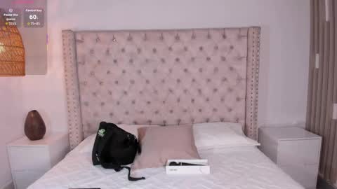 Snapshot of maya_blue_ chatting on October 25, 2025, 4:20 am Maya online show from October 25, 2025, 4:20 am