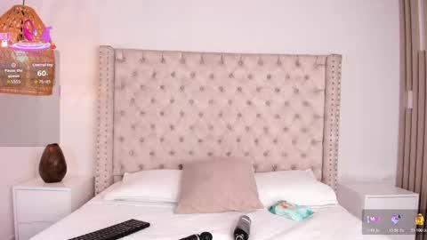 Snapshot of maya_blue_ chatting on October 27, 2025, 3:43 am Maya online show from October 27, 2025, 3:43 am