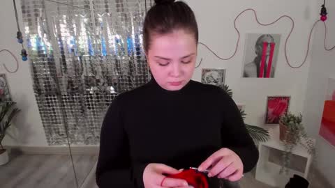 Woman online show from December 21, 2024, 12:49 pm