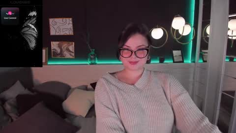 Woman online show from February 3, 2025, 5:03 pm