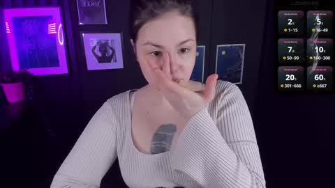 Woman online show from February 17, 2025, 2:04 pm