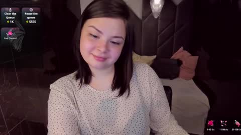 Woman online show from March 5, 2025, 6:12 pm