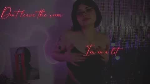 Woman online show from March 9, 2025, 5:06 pm