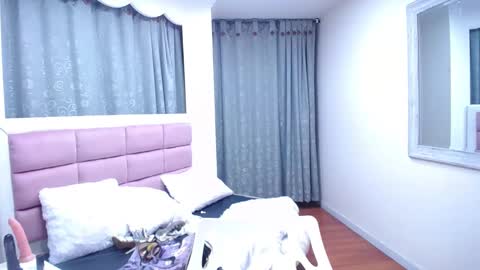 Snapshot of mayaa_ross chatting on December 7, 2024, 2:42 am Maya online show from December 7, 2024, 2:42 am