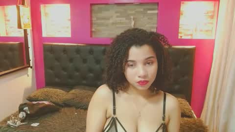 Snapshot of mayaa_ross chatting on December 13, 2024, 2:54 am Maya online show from December 13, 2024, 2:54 am