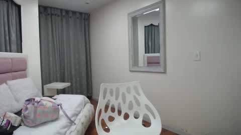 Snapshot of mayaa_ross chatting on February 4, 2025, 12:40 am Maya online show from February 4, 2025, 12:40 am