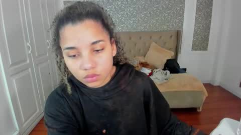 Snapshot of mayaa_ross chatting on September 17, 2025, 2:02 am Maya online show from September 17, 2025, 2:02 am