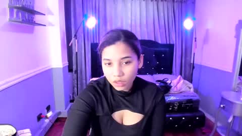 Snapshot of mayaa_ross chatting on November 18, 2025, 12:49 am Maya online show from November 18, 2025, 12:49 am