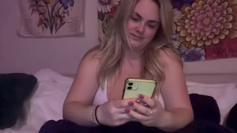 Maya Belle online show from December 10, 2024, 3:09 am