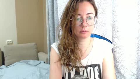 Snapshot of mayacateyes chatting on September 10, 2025, 4:23 am Maya online show from September 10, 2025, 4:23 am