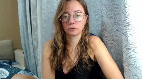 Snapshot of mayacateyes chatting on November 10, 2025, 5:45 pm Maya online show from November 10, 2025, 5:45 pm