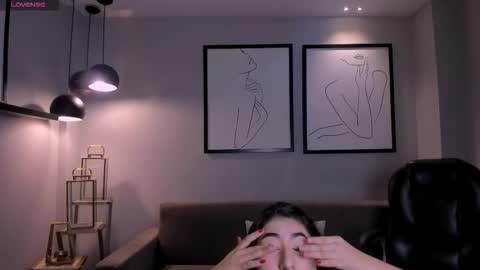 Maya online show from December 18, 2025, 4:07 am