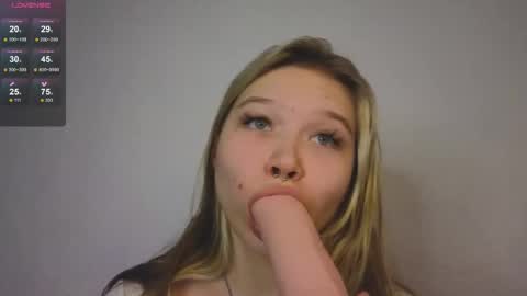 Snapshot of mayaster chatting on October 31, 2025, 1:23 pm Maya online show from October 31, 2025, 1:23 pm