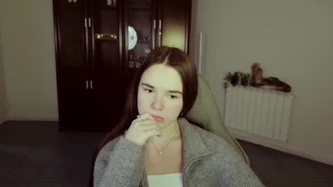 maybloom_ online show from December 5, 2025, 5:16 am