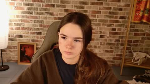 maybloom_ online show from December 16, 2025, 5:01 am