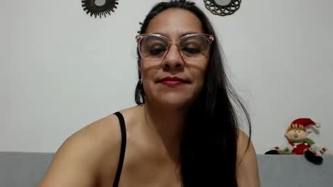 Snapshot of mayitadelicious chatting on November 12, 2025, 6:41 pm mayitadelicious online show from November 12, 2025, 6:41 pm