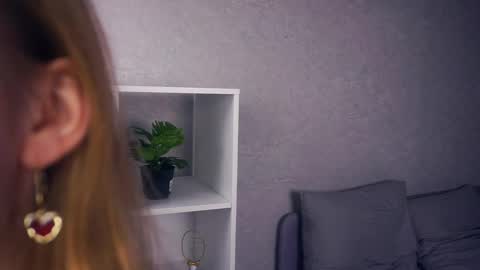 Mary  online show from November 18, 2025, 6:51 am