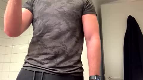 Snapshot of mcr8080 chatting on December 31, 2024, 3:20 pm mcr8080 online show from December 31, 2024, 3:20 pm