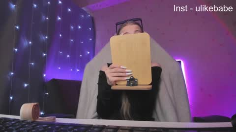 Snapshot of meandmaboy chatting on December 1, 2024, 6:08 pm Anna online show from December 1, 2024, 6:08 pm