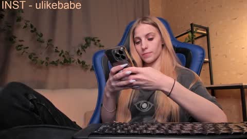 Snapshot of meandmaboy chatting on December 10, 2024, 10:06 am Anna online show from December 10, 2024, 10:06 am