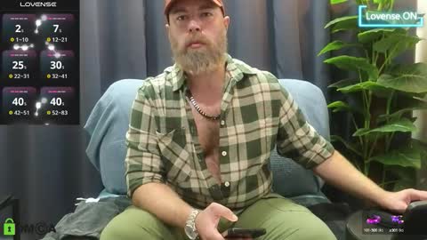 Snapshot of meaty_roll chatting on October 14, 2025, 3:40 am Meaty Roll online show from October 14, 2025, 3:40 am