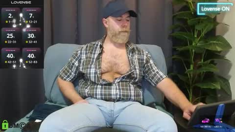 Snapshot of meaty_roll chatting on October 20, 2025, 2:45 am Meaty Roll online show from October 20, 2025, 2:45 am