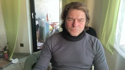 Snapshot of medeinoe chatting on January 12, 2025, 9:19 am medeinoe online show from January 12, 2025, 9:19 am