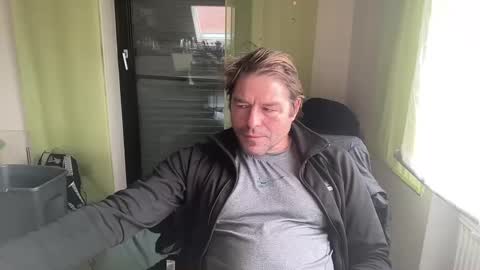 Snapshot of medeinoe chatting on January 30, 2025, 11:22 am medeinoe online show from January 30, 2025, 11:22 am