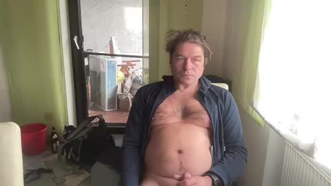 Snapshot of medeinoe chatting on February 24, 2025, 9:10 am medeinoe online show from February 24, 2025, 9:10 am