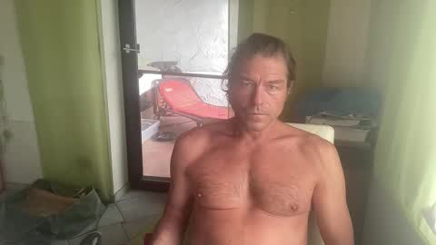 Snapshot of medeinoe chatting on November 3, 2025, 1:23 pm medeinoe online show from November 3, 2025, 1:23 pm