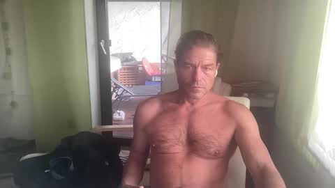 Snapshot of medeinoe chatting on December 18, 2025, 2:45 pm medeinoe online show from December 18, 2025, 2:45 pm