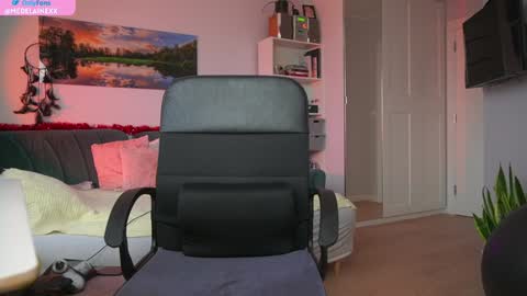 Milena online show from December 10, 2024, 12:38 pm