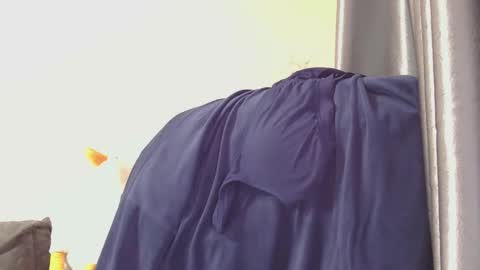 Snapshot of medjik_lool chatting on December 17, 2025, 8:53 am Oltereodora-lima online show from December 17, 2025, 8:53 am