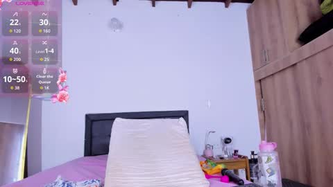 medussa13 online show from September 18, 2025, 1:02 pm