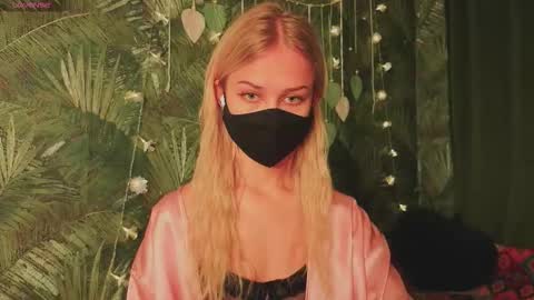 meeeewmeeeeow online show from December 4, 2025, 3:49 am