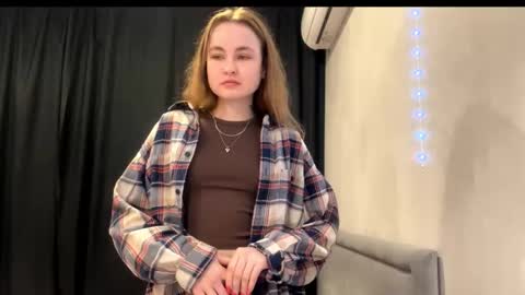 Olivia online show from November 25, 2025, 3:12 pm